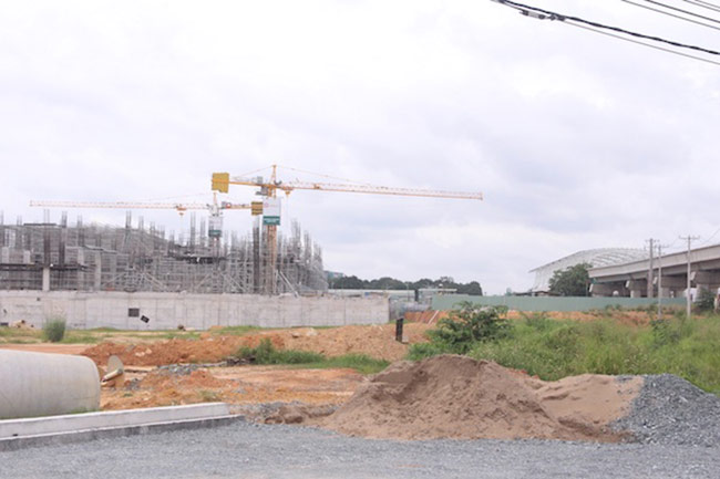 Tiến độ xây dựng ở bến xe miền đông mới đang được đẩy nhanh, nhiều hạng công trình trung tâm bên trong bến xe đã hình thành